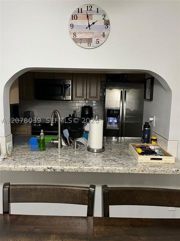 10135 NW 9th St Cir 5-208, Miami, FL 33172