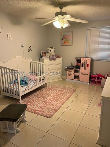 10135 NW 9th St Cir 5-208, Miami, FL 33172