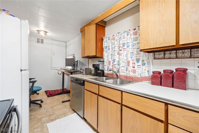 700 Viewpoint Avenue, Cuyahoga Falls, OH 44221