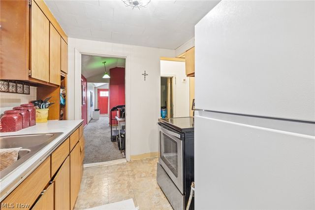 700 Viewpoint Avenue, Cuyahoga Falls, OH 44221