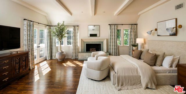 11982 Brentridge Lane, Los Angeles, CA 90049