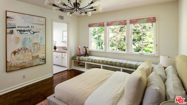 11982 Brentridge Lane, Los Angeles, CA 90049