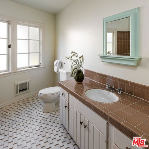 11982 Brentridge Lane, Los Angeles, CA 90049