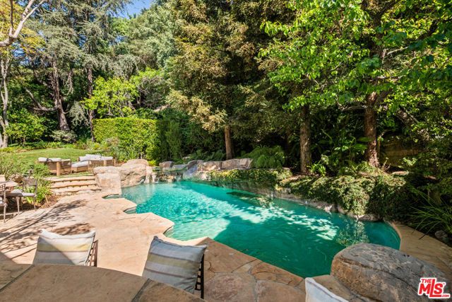 11982 Brentridge Lane, Los Angeles, CA 90049