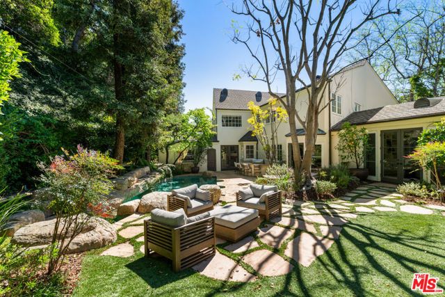 11982 Brentridge Lane, Los Angeles, CA 90049