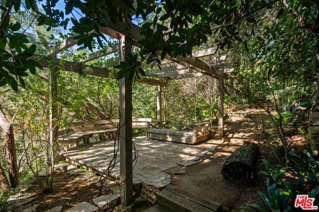 11982 Brentridge Lane, Los Angeles, CA 90049