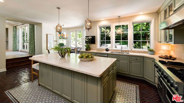 11982 Brentridge Lane, Los Angeles, CA 90049