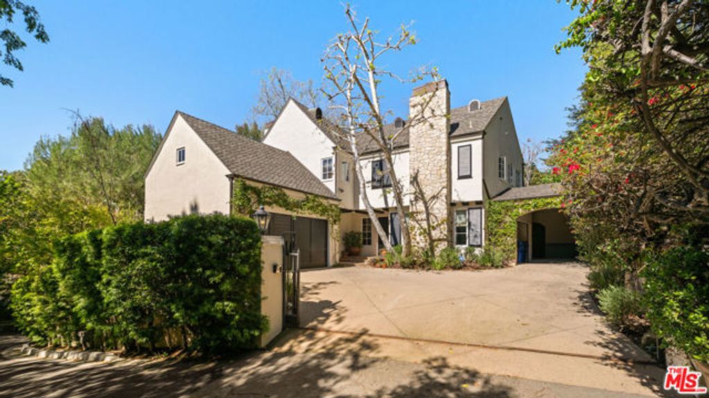 11982 Brentridge Lane, Los Angeles, CA 90049