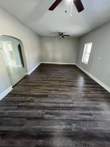 617 W Towanda Ave, El Dorado, KS 67042