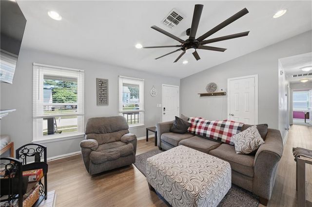 3904 Forresthills DR, Portsmouth, VA 23703