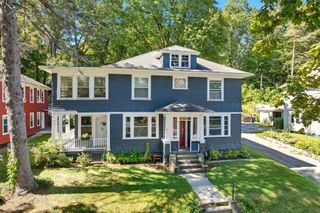 40 Howland Ter, Worcester, MA 01602
