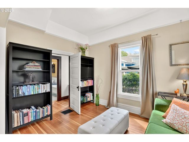 6124 Ne HOYT St, Portland, OR 97213