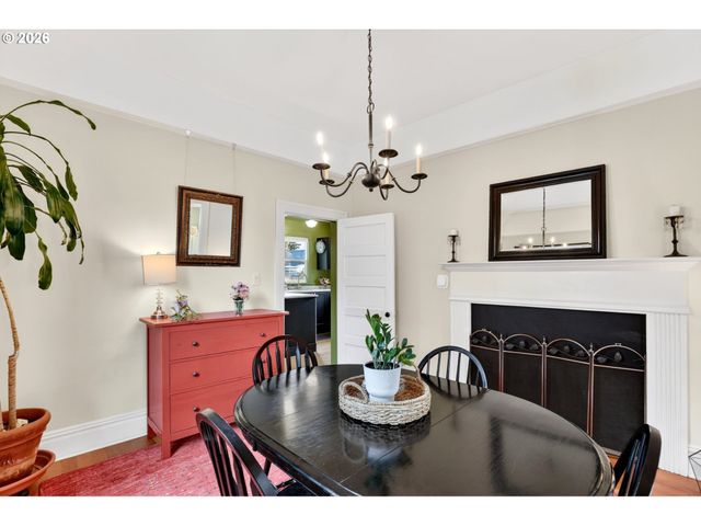 6124 Ne HOYT St, Portland, OR 97213