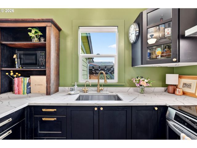 6124 Ne HOYT St, Portland, OR 97213