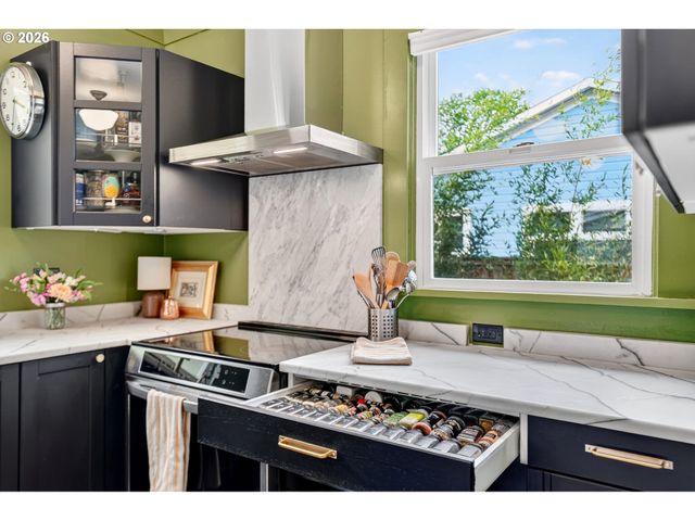 6124 Ne HOYT St, Portland, OR 97213