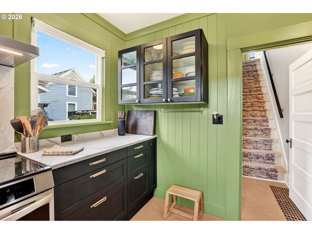 6124 Ne HOYT St, Portland, OR 97213