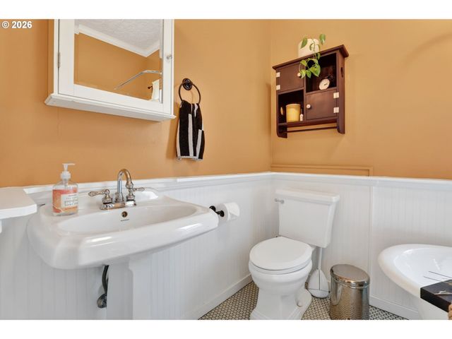 6124 Ne HOYT St, Portland, OR 97213