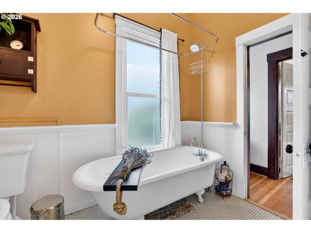 6124 Ne HOYT St, Portland, OR 97213