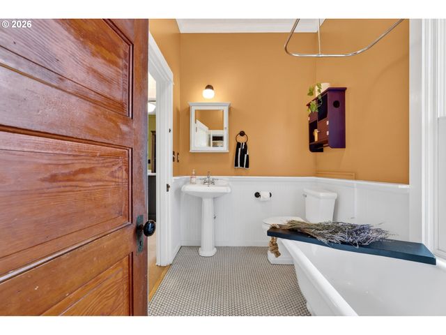 6124 Ne HOYT St, Portland, OR 97213