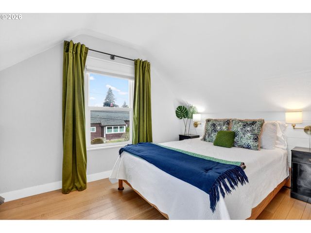 6124 Ne HOYT St, Portland, OR 97213