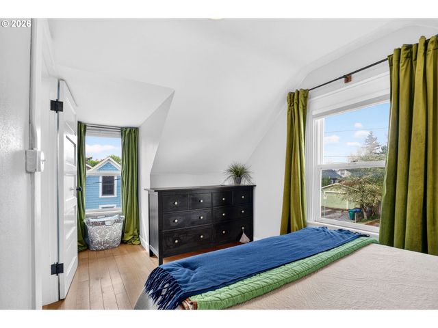 6124 Ne HOYT St, Portland, OR 97213