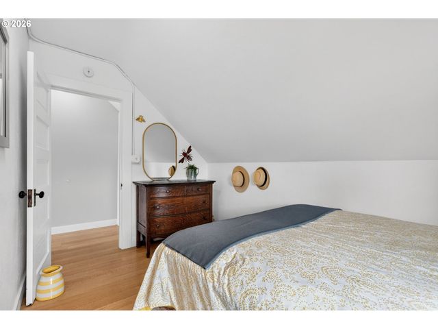 6124 Ne HOYT St, Portland, OR 97213