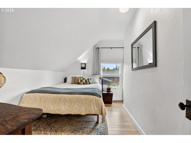 6124 Ne HOYT St, Portland, OR 97213