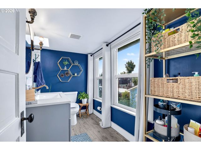 6124 Ne HOYT St, Portland, OR 97213