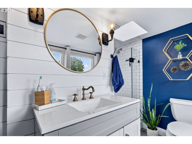 6124 Ne HOYT St, Portland, OR 97213