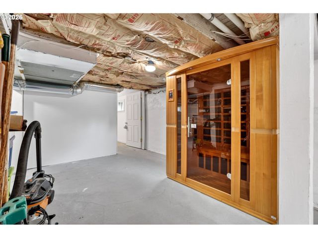 6124 Ne HOYT St, Portland, OR 97213