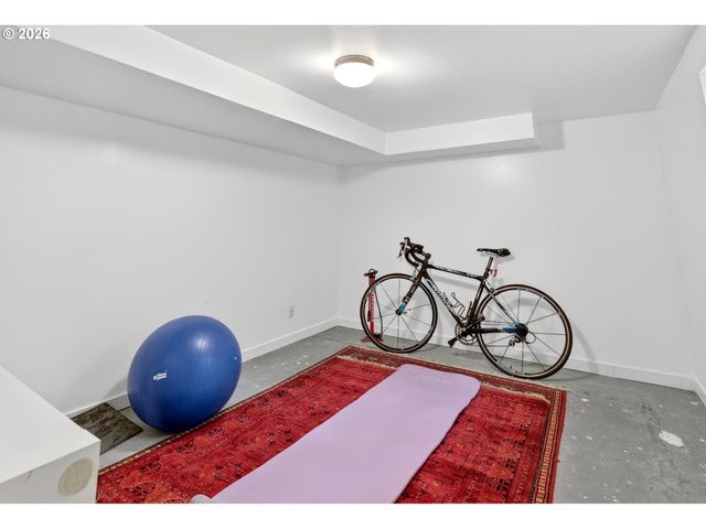 6124 Ne HOYT St, Portland, OR 97213