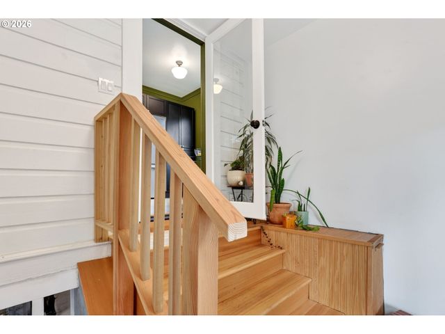 6124 Ne HOYT St, Portland, OR 97213