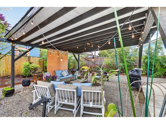 6124 Ne HOYT St, Portland, OR 97213