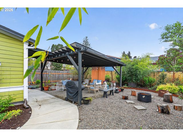 6124 Ne HOYT St, Portland, OR 97213