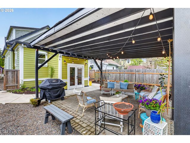 6124 Ne HOYT St, Portland, OR 97213