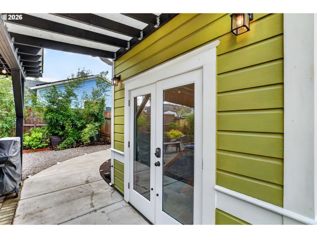 6124 Ne HOYT St, Portland, OR 97213