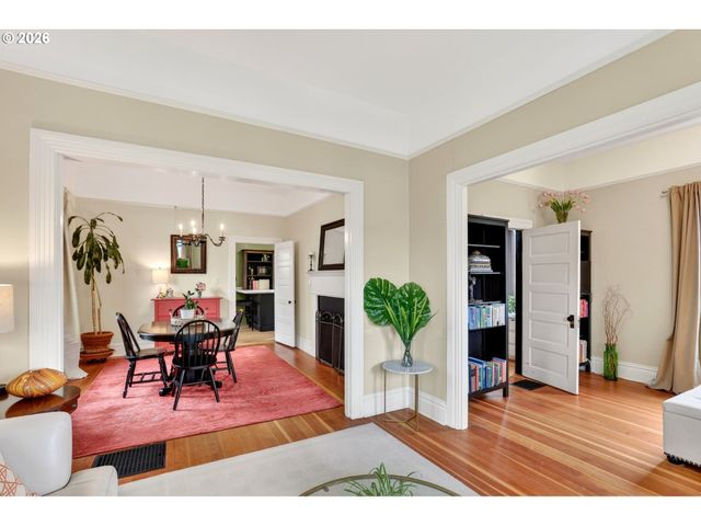 6124 Ne HOYT St, Portland, OR 97213