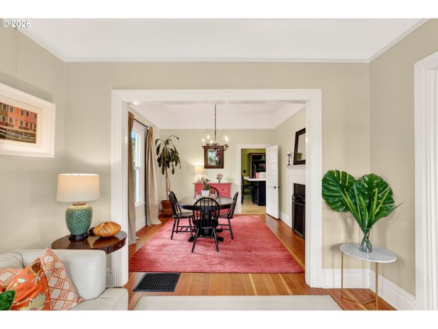 6124 Ne HOYT St, Portland, OR 97213