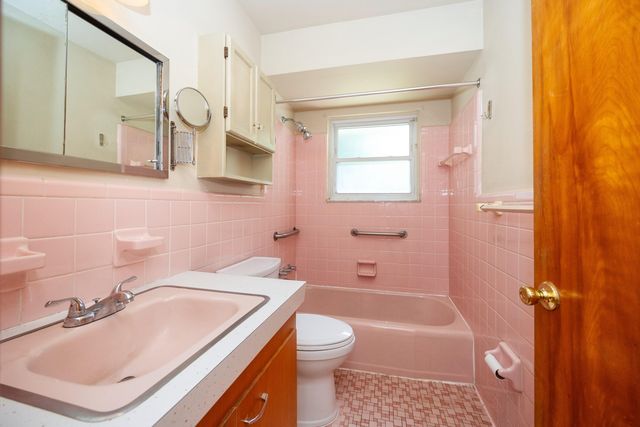 1031 N Maple Road, Ann Arbor, MI 48103