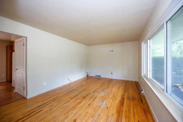 1031 N Maple Road, Ann Arbor, MI 48103