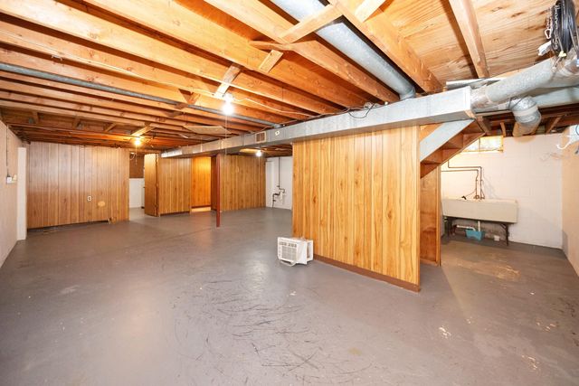 1031 N Maple Road, Ann Arbor, MI 48103