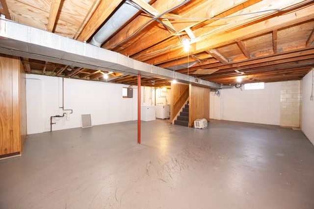 1031 N Maple Road, Ann Arbor, MI 48103