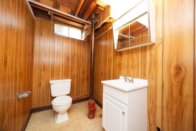 1031 N Maple Road, Ann Arbor, MI 48103