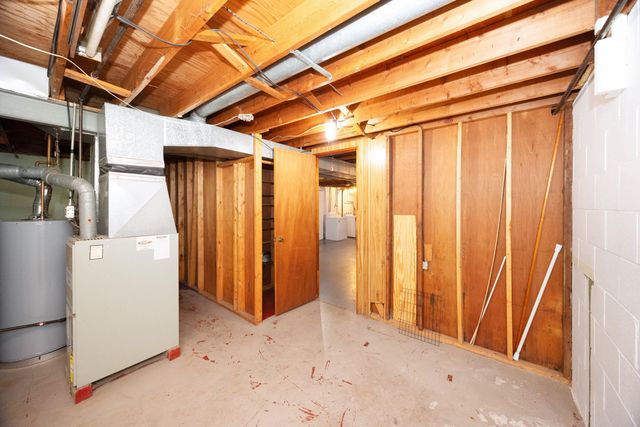 1031 N Maple Road, Ann Arbor, MI 48103