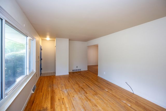 1031 N Maple Road, Ann Arbor, MI 48103
