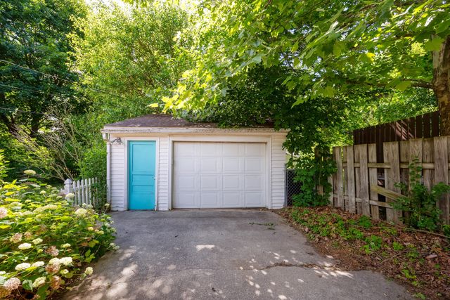 1031 N Maple Road, Ann Arbor, MI 48103