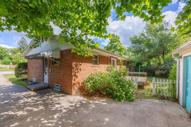 1031 N Maple Road, Ann Arbor, MI 48103