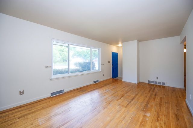 1031 N Maple Road, Ann Arbor, MI 48103