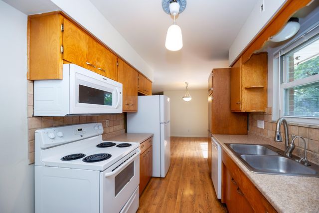 1031 N Maple Road, Ann Arbor, MI 48103