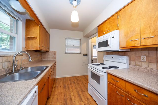 1031 N Maple Road, Ann Arbor, MI 48103